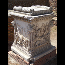 Altar in einer Kapelle (Sacello dell’Ara dei Gemelli), die Mars, Romulus und Remus geweiht war